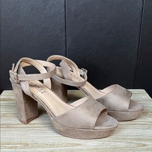 Journee Collection Beige Platform Heels, 8 wide